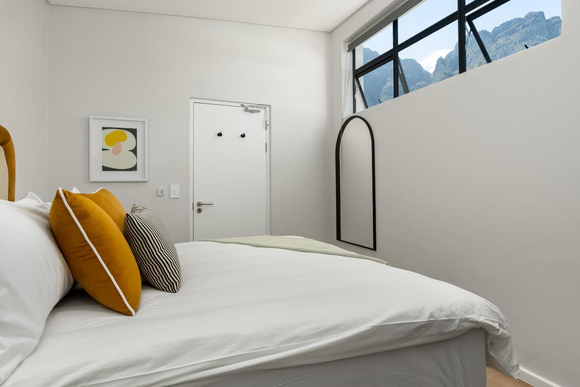 Neighbourgood 1St Crescent Hotel เคปทาวน์ ภายนอก รูปภาพ